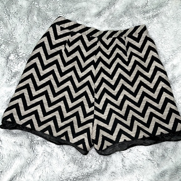 ASOS Pattern Shorts - Picture 2 of 2